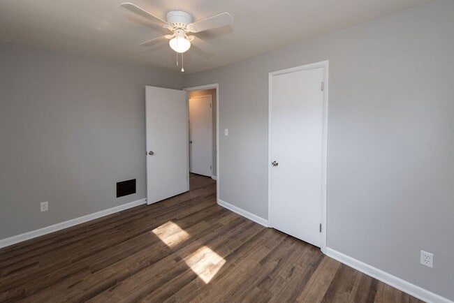 Building Photo - COVEDALE - 3+ bedroom brick cape cod  with one garage built in garage