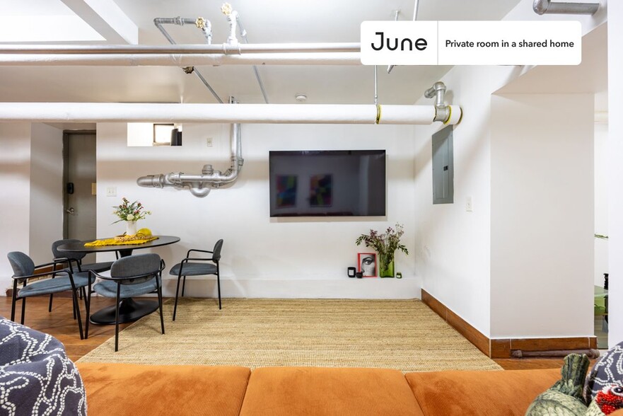 Building Photo - Welcoming ROOM at The Parkside House