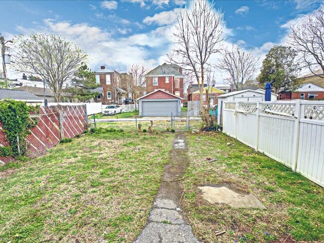 Building Photo - 6730 Vermont Ave