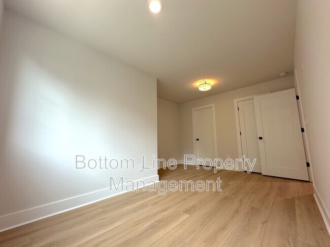 Building Photo - 1360 Briar Creek Rd
