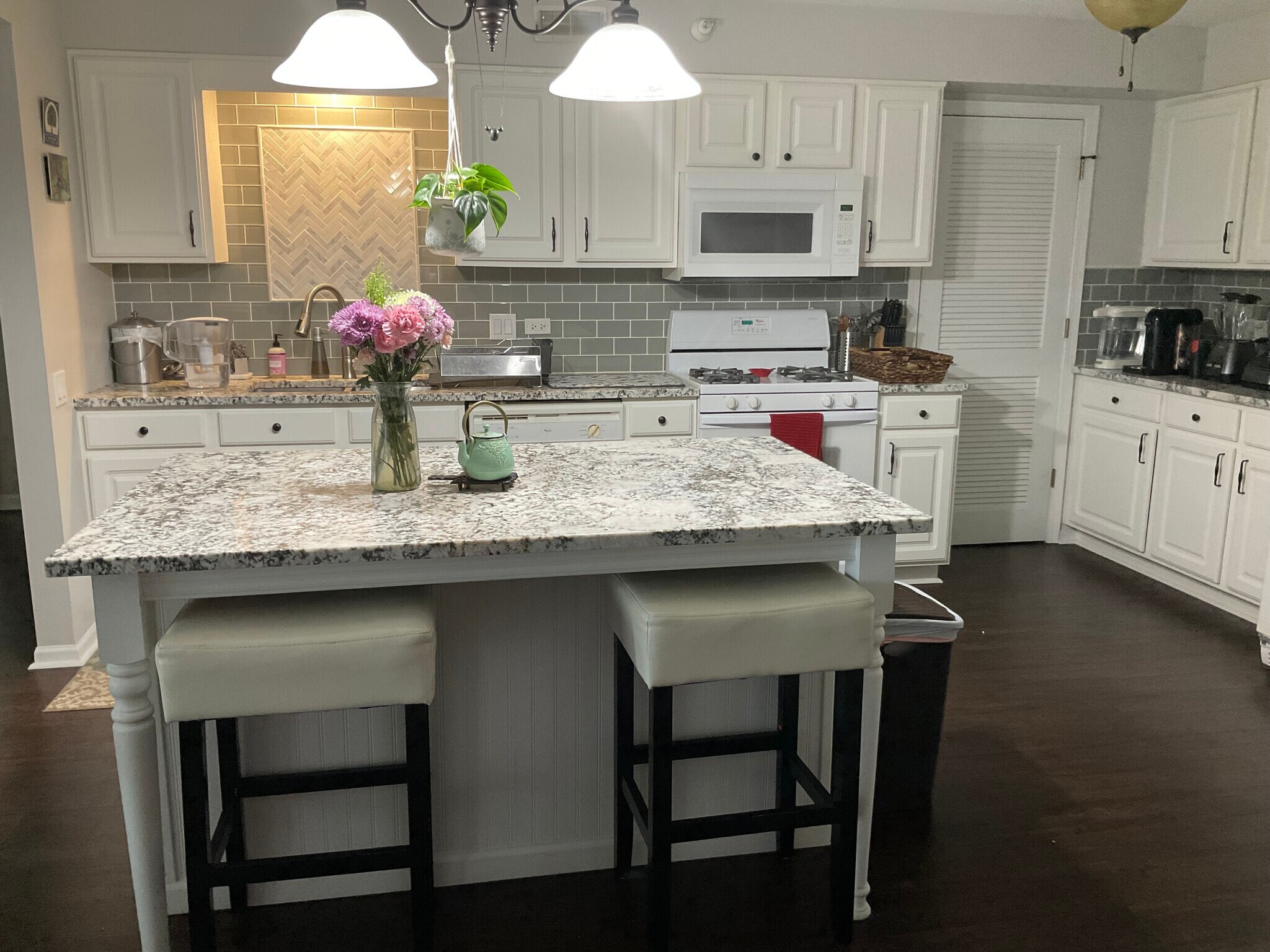 Building Photo - 2020 Saint Regis Dr