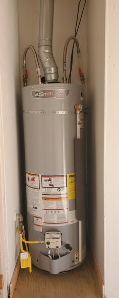 Building Photo - 2420 Bradford St