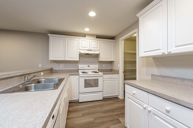 Building Photo - Recently Updated 3 Bedroom 2.5 Bath Duplex - Located in Convenient Hazel Dell Neighborhood