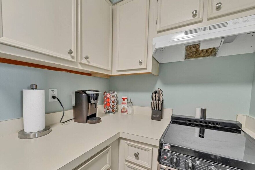 Building Photo - 312 Bream Ave