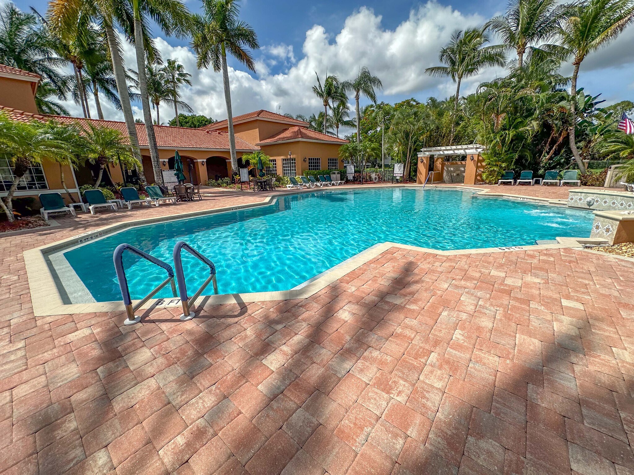 Building Photo - 1250 Wildwood Lakes Blvd