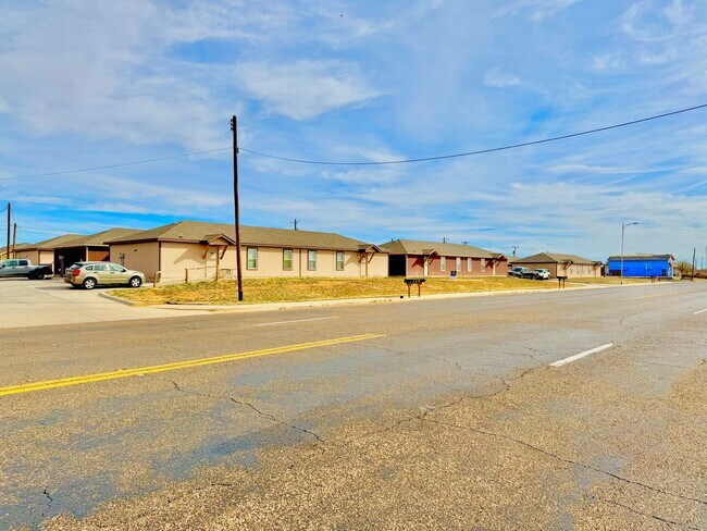 Building Photo - Leasing Special**  MOVE IN READY!