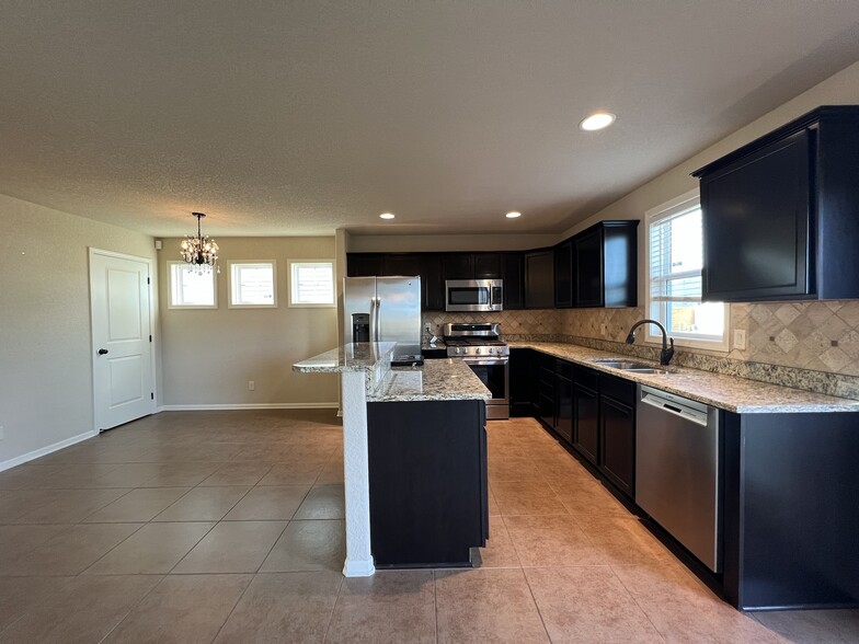 Building Photo - 9565 Red Sunset Ct