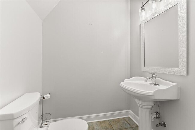 Building Photo - 421 E Honors Point Ct