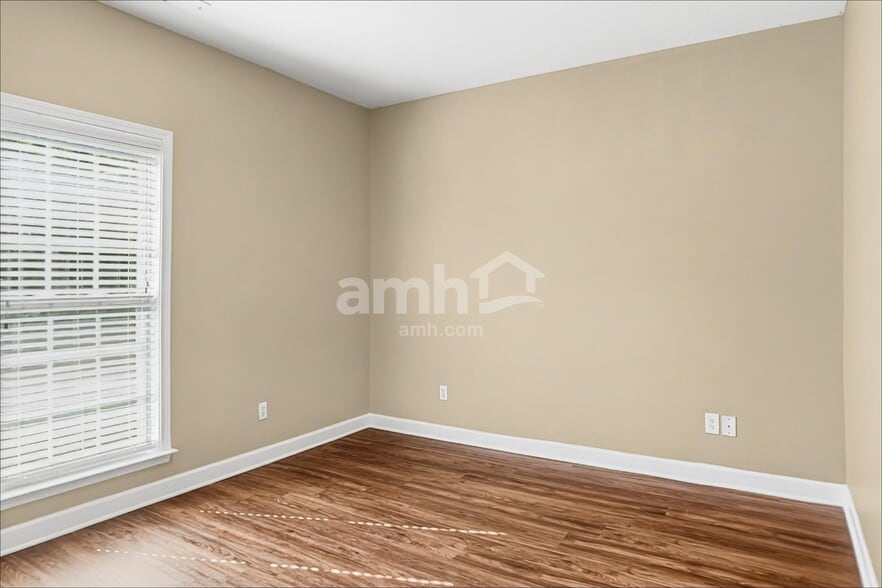Building Photo - 165 Bland Dr
