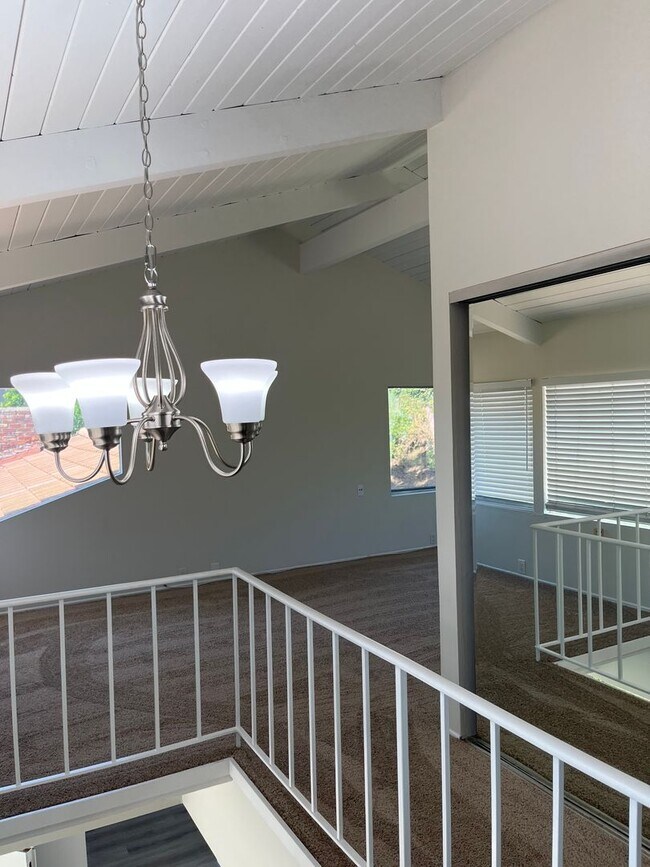 Building Photo - 4 Bed 3 Bath in Del Cerro