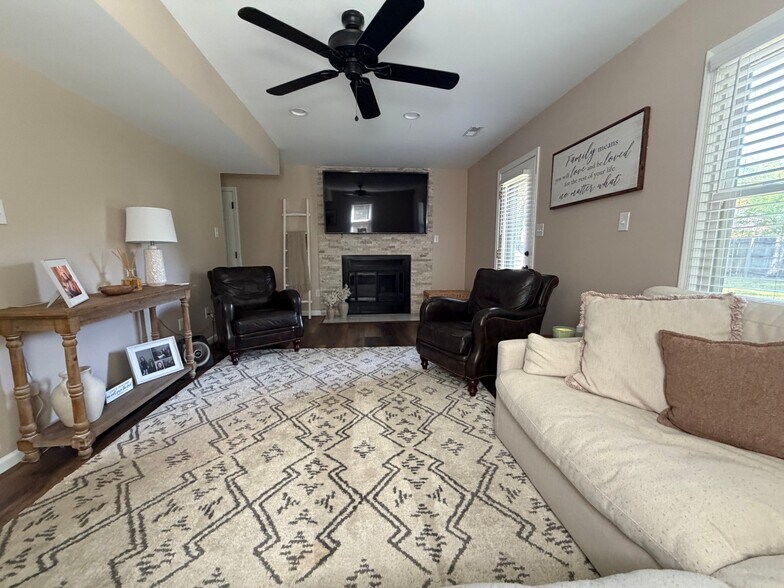 Building Photo - 26 Center St