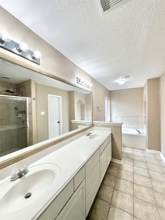 Building Photo - 20203 Goss Hollow Ln