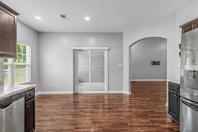 Building Photo - 125 Bridgeport Dr
