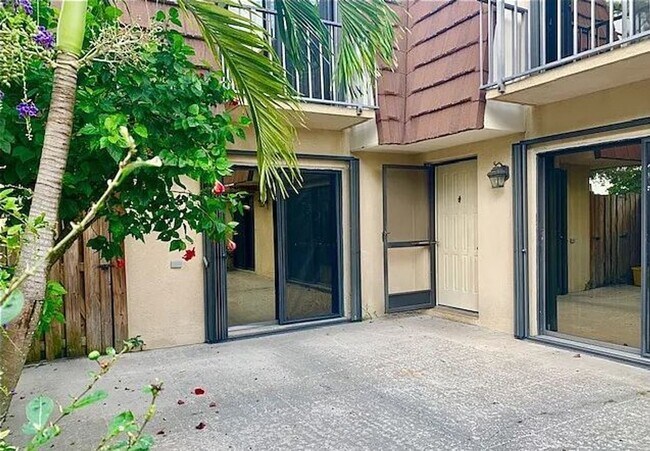 Building Photo - 2BR/2.5BA Townhome in the Heart of Palm Beach Gardens