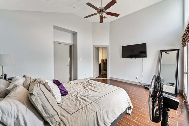 Building Photo - 2020 Tuam St