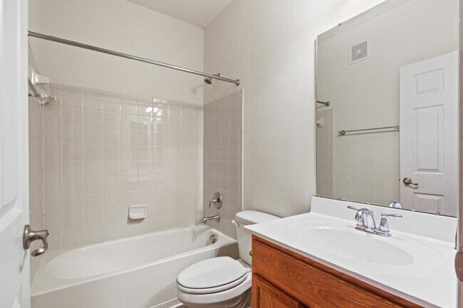 Building Photo - Exquisite brick-front duplex condo, ideall...