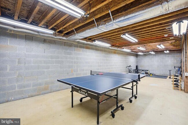 Building Photo - 10408 Hunter Ridge Dr