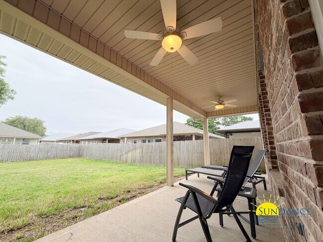 Building Photo - Stunning Shalimar 4 Bedroom / 3 Full Bathroom Home with Solar Energy Efficiency!