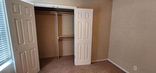 Building Photo - 3 Bedroom 2 bath Duplex South Killeen