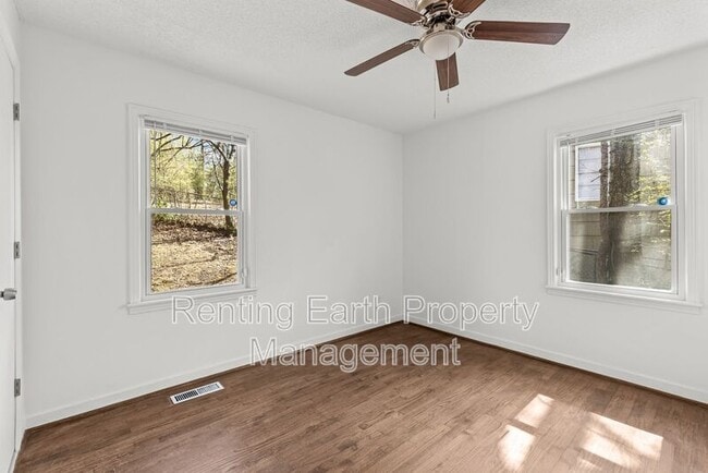 Building Photo - 1333 5th Pl NW