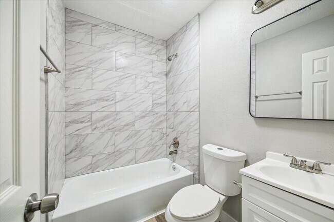 Building Photo - 7426 Saunders Rd