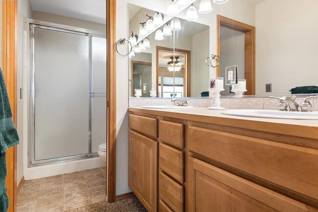 Building Photo - Craftsman Style Townhome in Private Neighb...