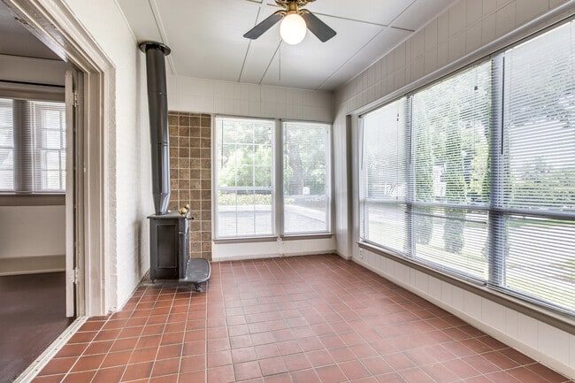 Building Photo - Rare & Classic Oak Lawn House | Great Location | Huge Backyard