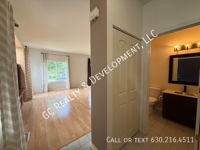 Building Photo - 308 Windsor-Unit A