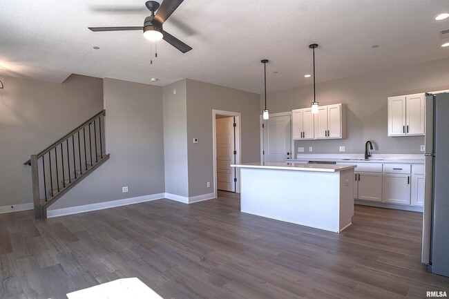 Building Photo - 1008 S 4th St