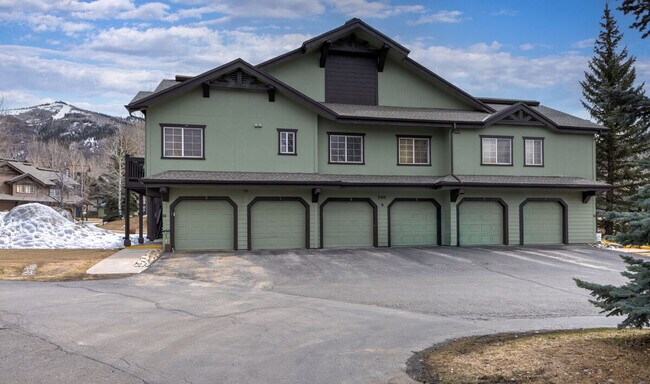 Building Photo - 3377 Sunburst Ct