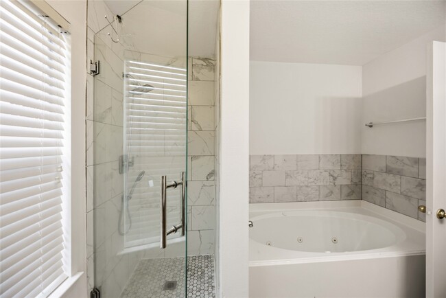 Building Photo - 422 Laurel Pine Dr