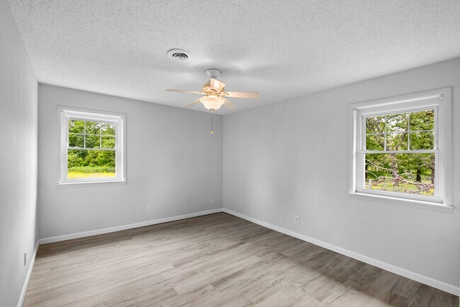 Building Photo - 16 acre farm property recently renovated!
