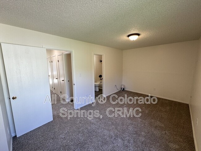 Building Photo - 2713 Hearthwood Ln