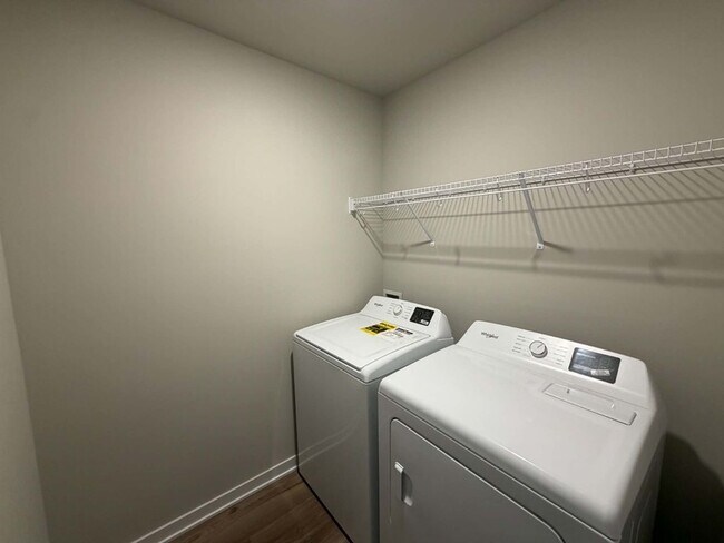 Building Photo - 1405 NE 59th Ln