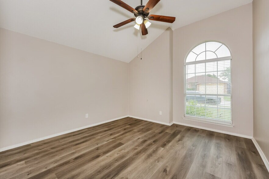 Building Photo - 2613 Clovermeadow Dr