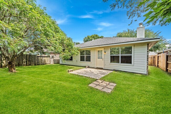 Building Photo - 17935 Rose Hill Park Ln