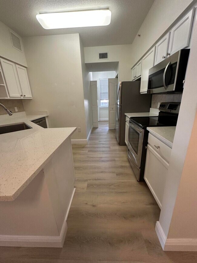 Building Photo - 9905 Baywinds Blvd