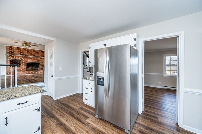 Building Photo - Beautiful Hopewell Move In Ready Home!