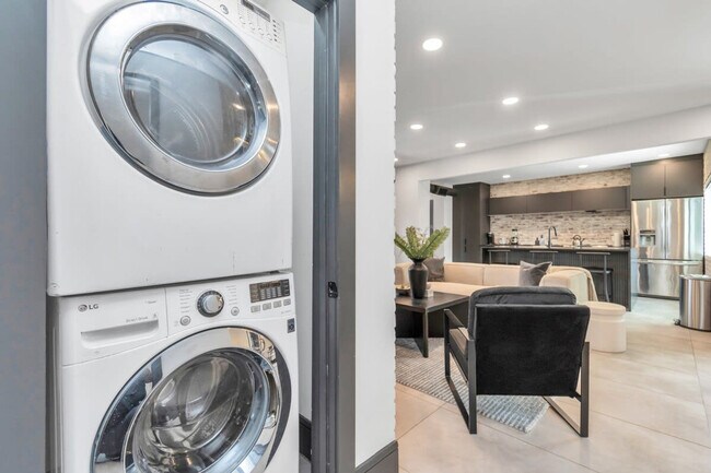 Building Photo - 2683 Blodgett St