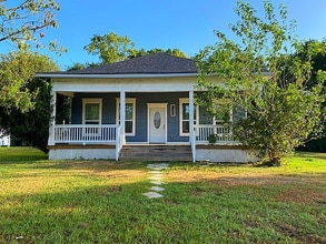 Building Photo - 1306 Calvit St