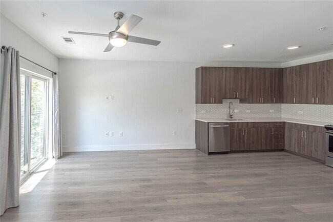 Building Photo - 2213 Poquito St
