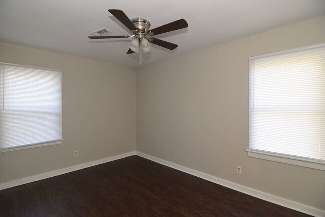 Building Photo - All-Electric 2 Bedroom Duplex - Section 8 OK