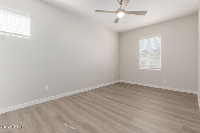 Building Photo - 1531 W Sierra Vista Dr