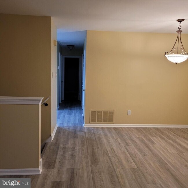 Building Photo - 1405 Huntingdon Mews