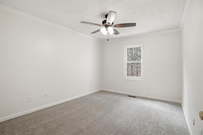 Building Photo - 2600 Holcomb Springs Dr