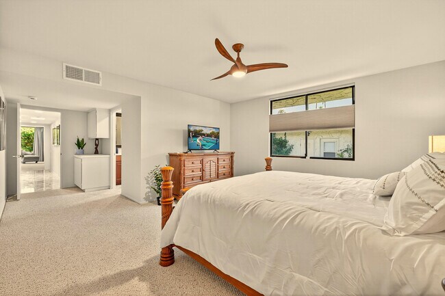 Building Photo - 1570 S La Verne Way