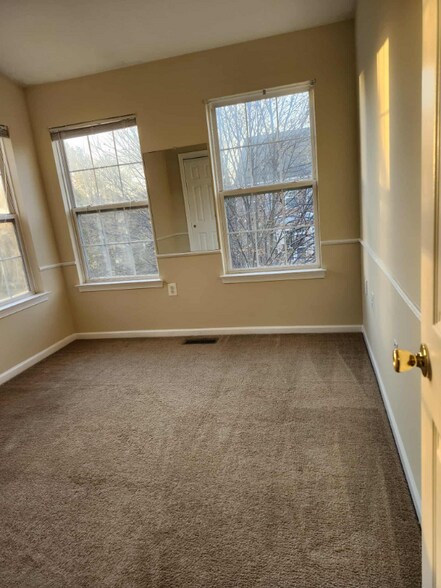 Building Photo - 46751 Vermont Maple Terrace