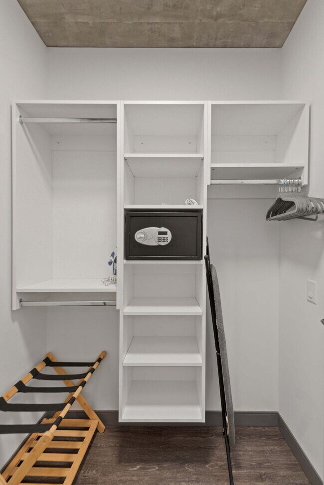 Building Photo - 1314 W Randolph St