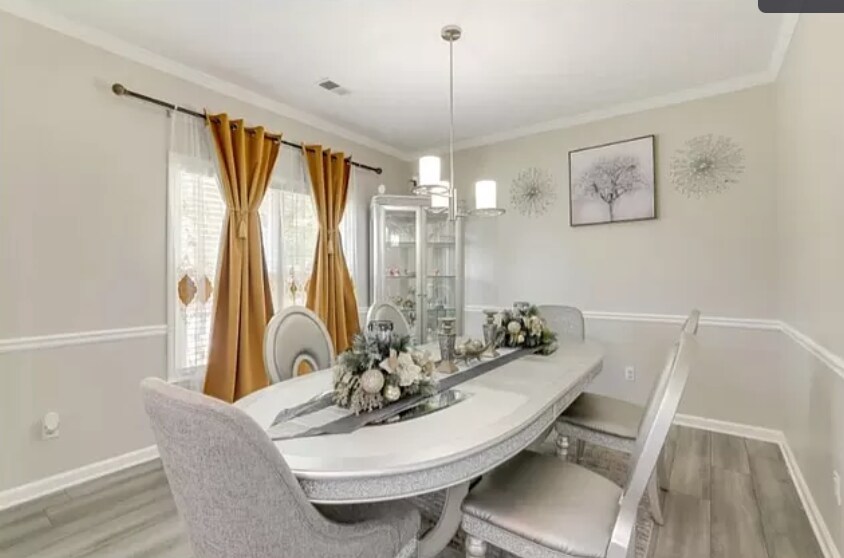 Building Photo - Room in Single Family Home on Woodstone Dr