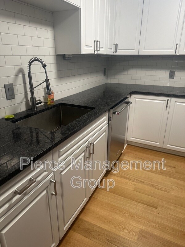 Building Photo - 55 River Rd